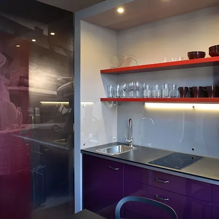 La Gioia Grey Stylish Apartment *